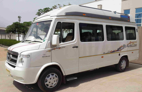 Hire 26 Seater Tempo Traveller in Indore and Ujjain – spacious and comfortable travel option